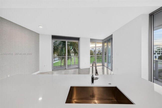 Building Photo - 2000 Metropica Wy