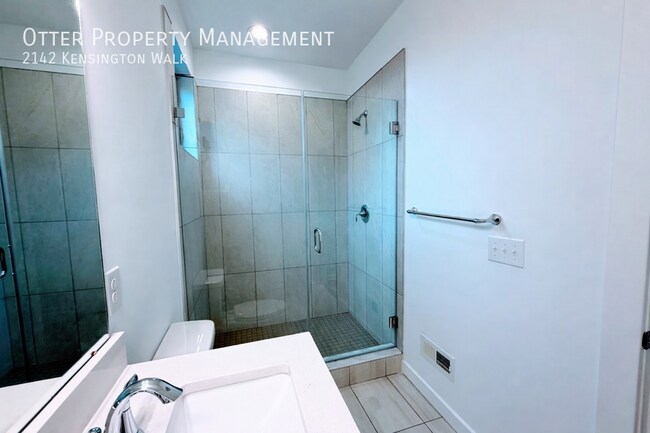 Building Photo - 2142 Kensington Walk