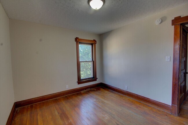 Building Photo - SL AAC907