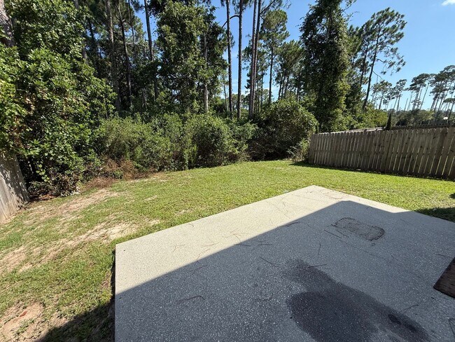 Building Photo - Pensacola - Weatherstone - 4 bedroom, 2.5 ...