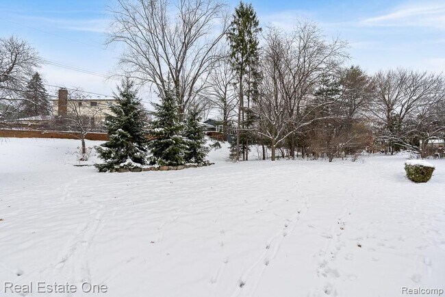 Building Photo - 732 Rutgers Rd