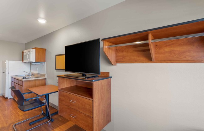 Building Photo - Furnished Studio-Denver - Airport