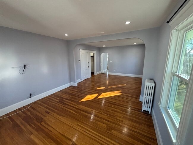 Building Photo - 21 Savin Ave