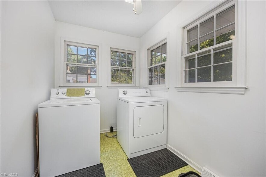 Building Photo - 1668 Old US Highway 52