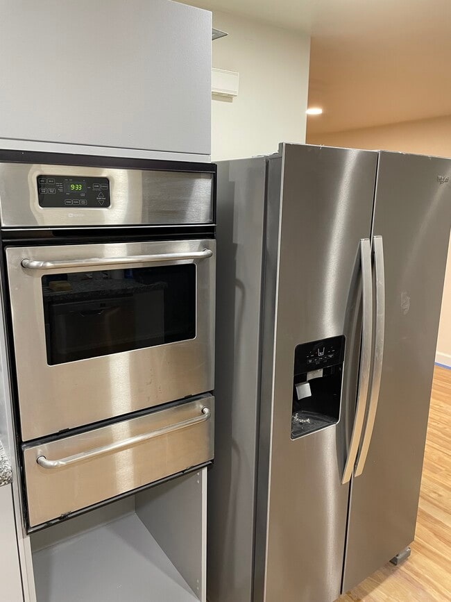 Building Photo - 902 S Una Ave