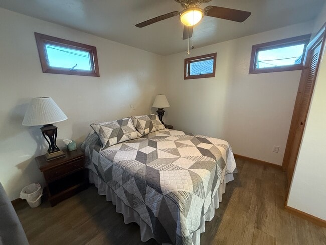 Building Photo - 320 W Barnes St