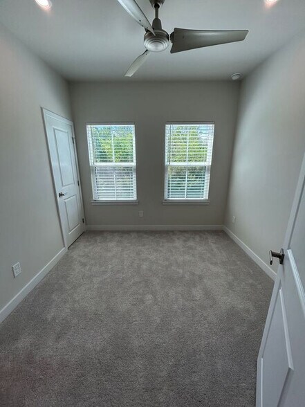 Building Photo - Room in Townhome on Broad River Ln