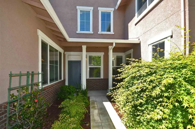 Building Photo - COMING SOON-Charming 3 bedroom home -with ...