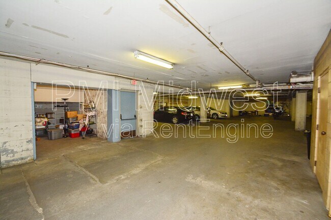 Building Photo - 430 N Park Ave