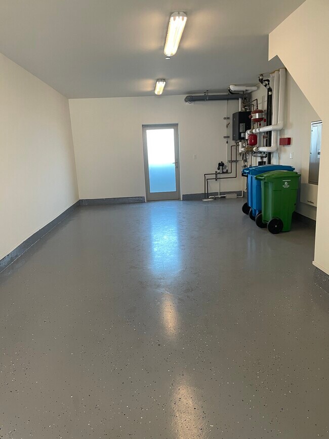 Garage - 572 Hudson Ave