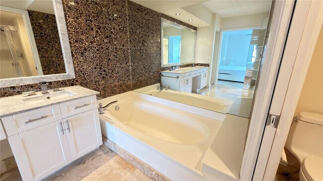 Building Photo - 3530 Mystic Pointe Dr