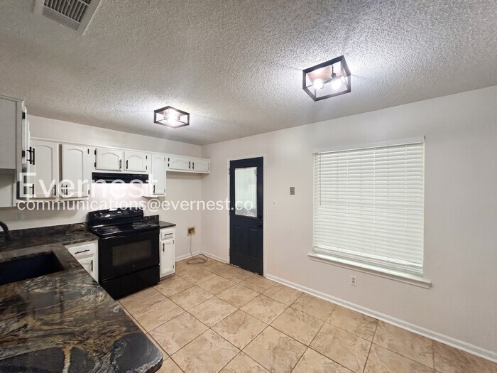 Building Photo - 5780 Saranac Ave