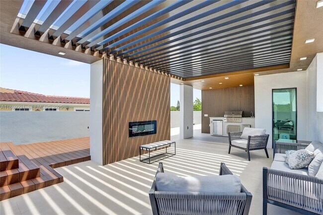 Building Photo - 1825 NE 26th Ave