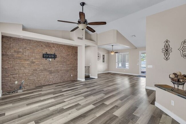 Building Photo - 1105 N 110th St