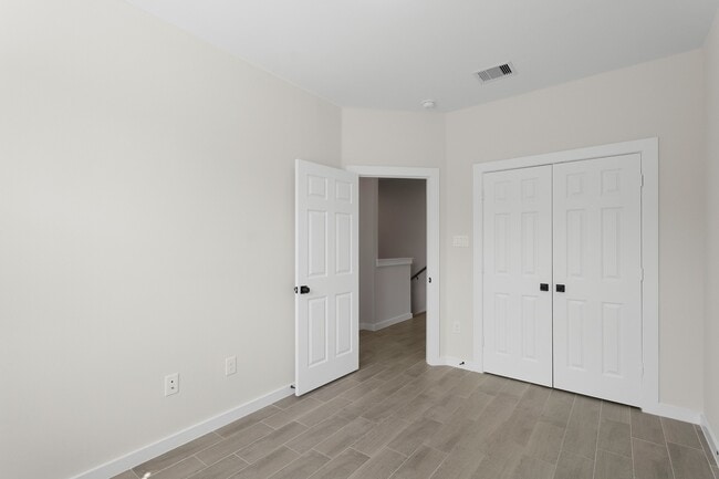 Building Photo - 5544 Shreveport Blvd