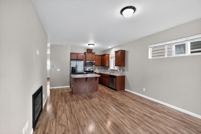 Building Photo - $500 gift card with lease signed by 10/20/...