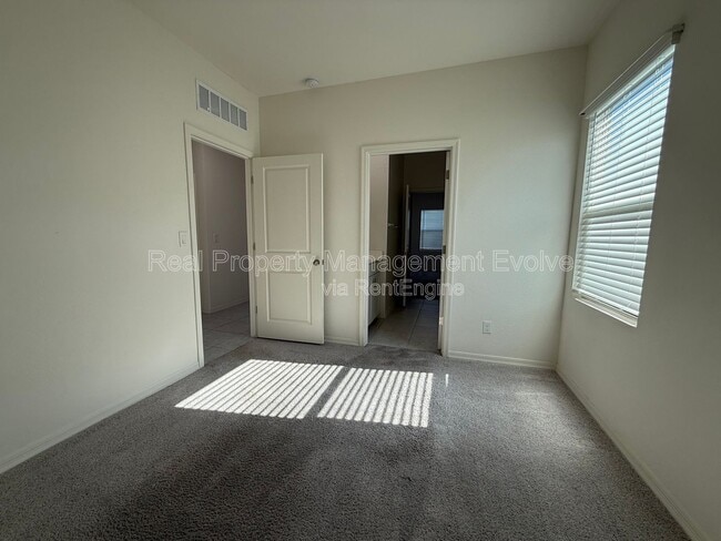 Building Photo - 4710 N 194th Dr