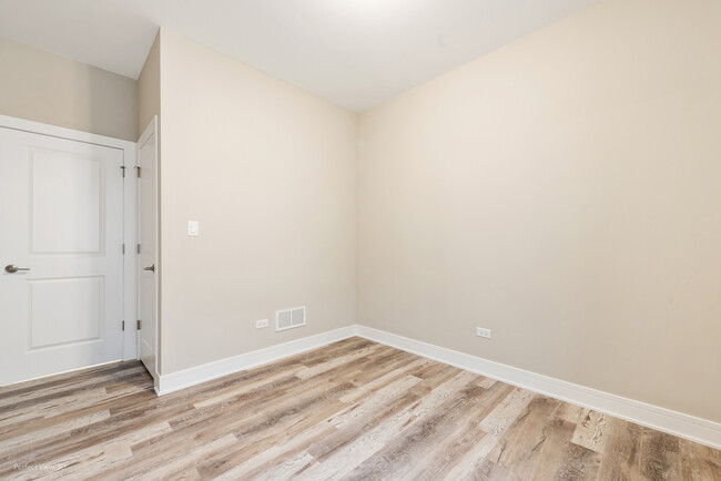 Building Photo - 6450 S Ellis Ave