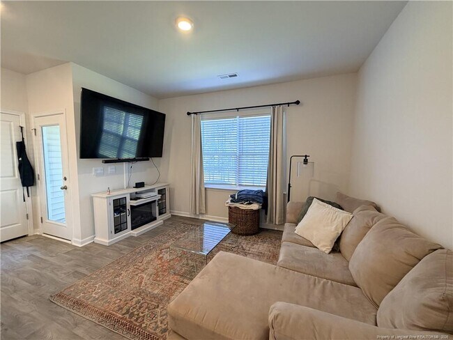 Building Photo - 225 David Hl Dr