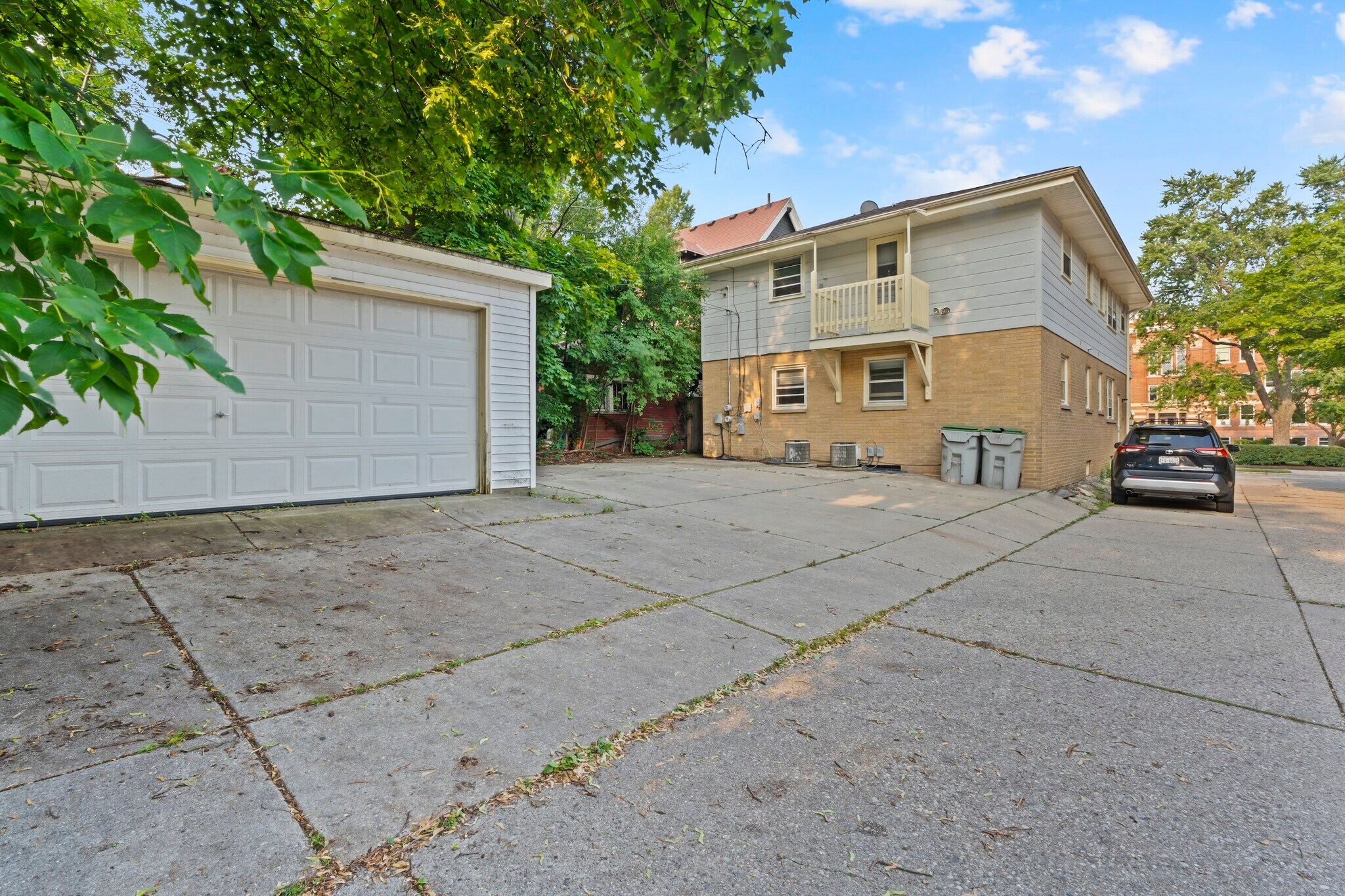 Building Photo - 3216 N Downer Ave