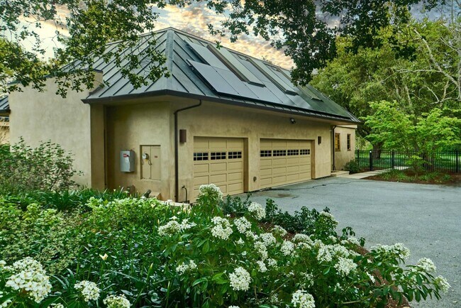 Building Photo - 75 Roberta Dr