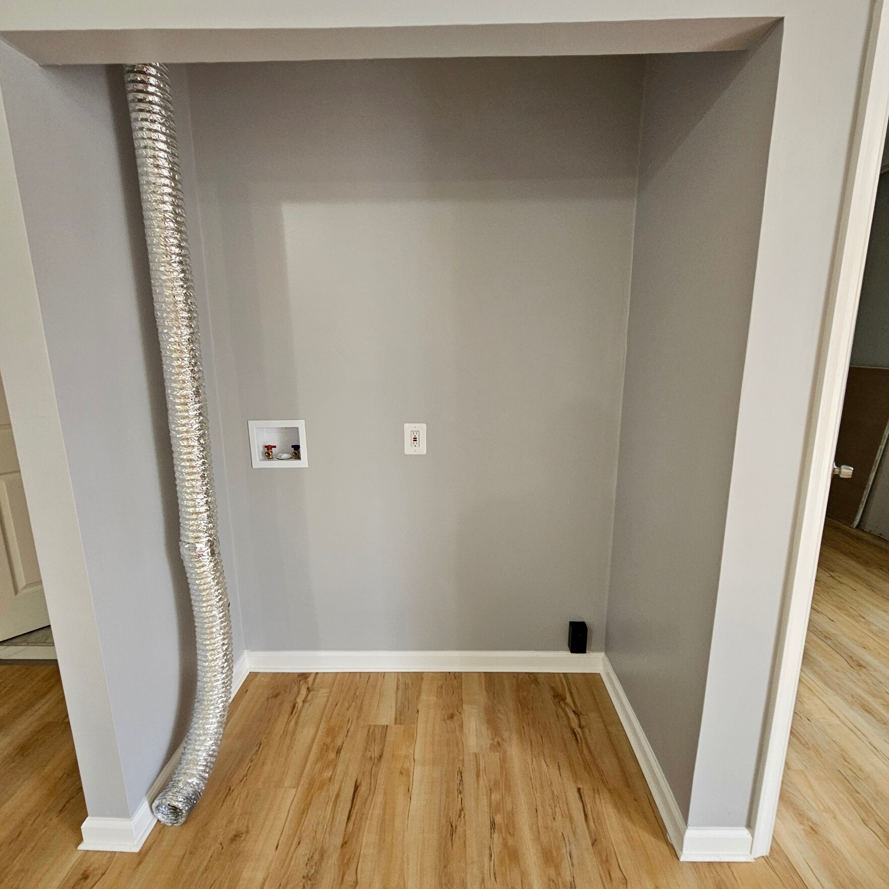 Building Photo - 429 E 9th St