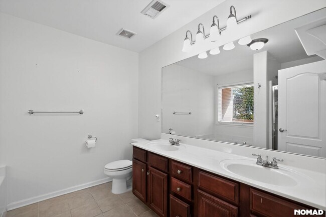 Building Photo - 235 River Green Ave