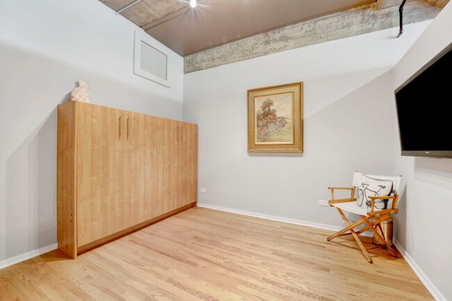 Building Photo - 1111 W 15th St