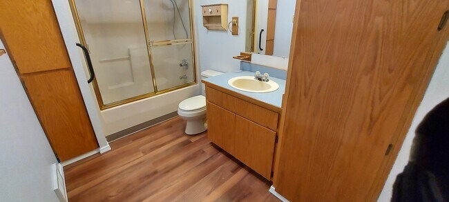 Building Photo - 5090 Forsythia Dr