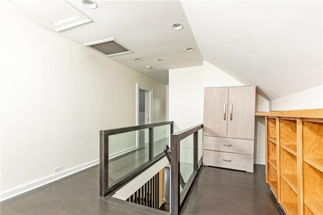 Building Photo - 1022 Reeder Cir NE