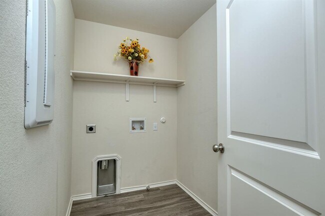 Building Photo - 482 Thornless Cir