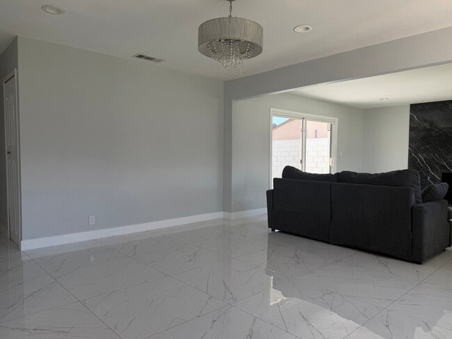 Building Photo - 2516 Fernley Dr