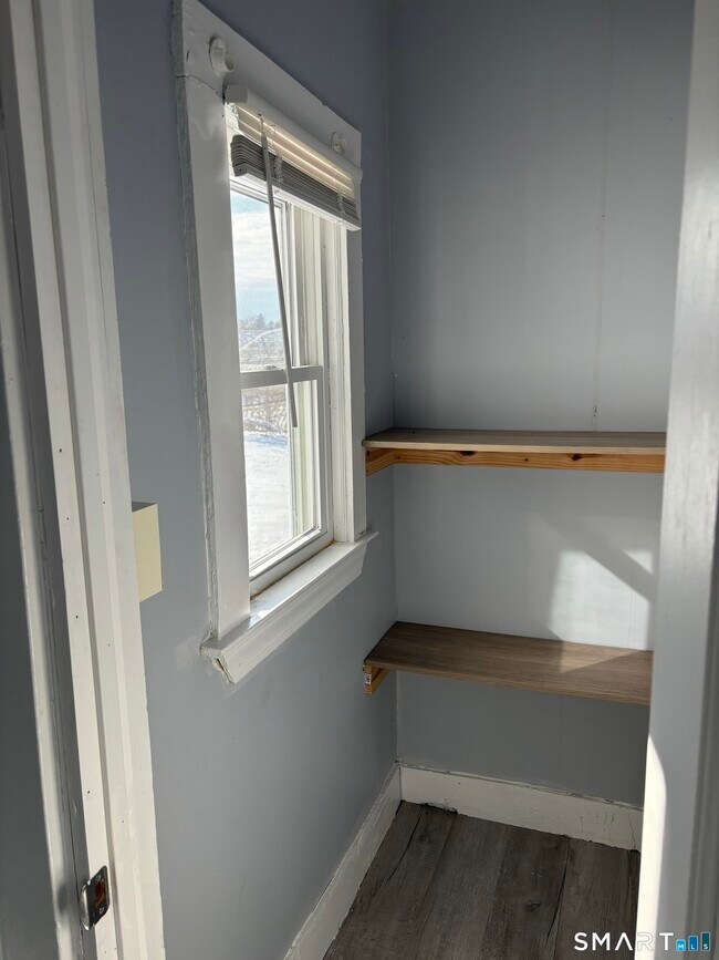 Building Photo - 409 Main St