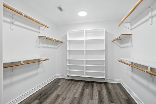 Building Photo - 5713 Camden Cir