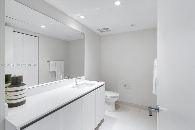 Building Photo - 1116 N Ocean Blvd