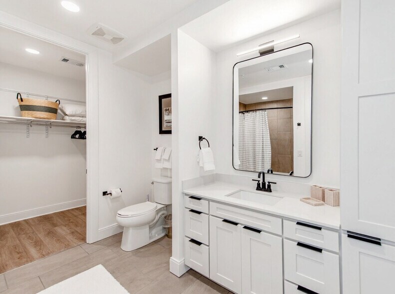 Building Photo - 14020 Stream Wy