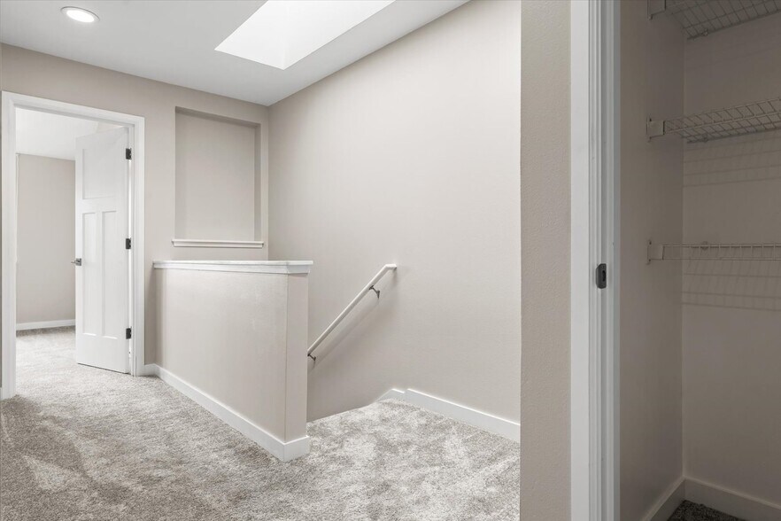 Building Photo - 501 23rd Ave S