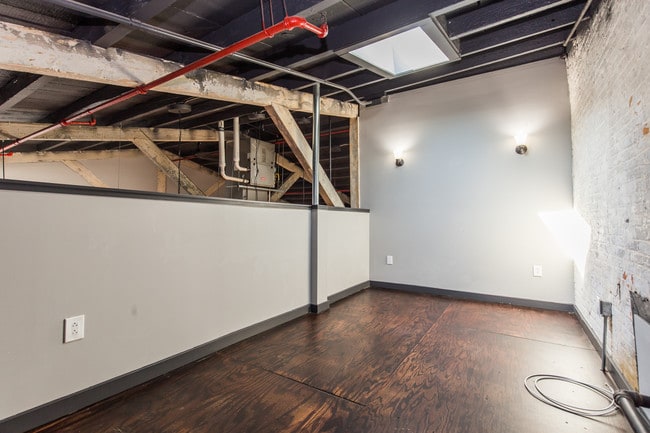 Building Photo - 1813 N Howard St