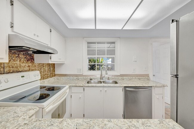 Building Photo - 2707 N Hwy A1A