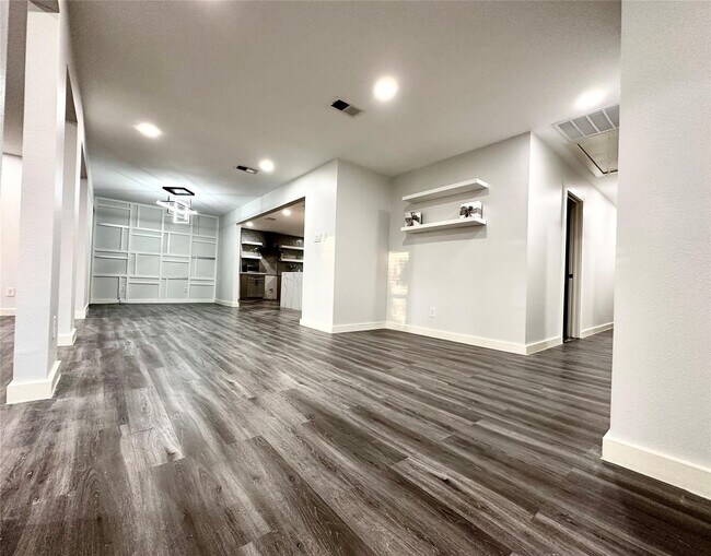 Building Photo - 8058 Longridge Dr