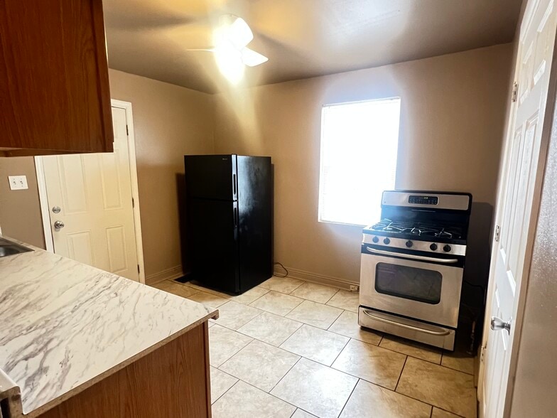 Kitchen - 6022 Vermillion Blvd