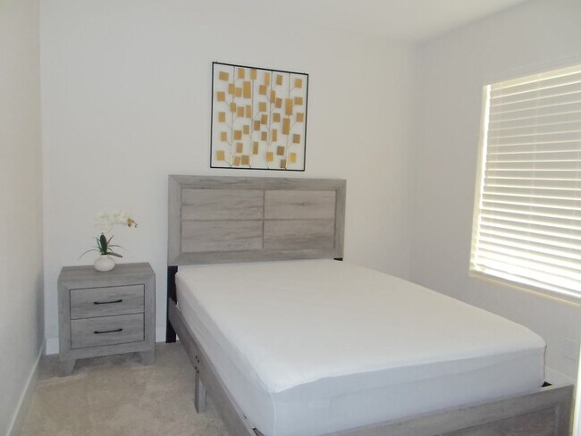 Building Photo - Beautifully Furnished 2-Bedroom 2-Bath Tow...