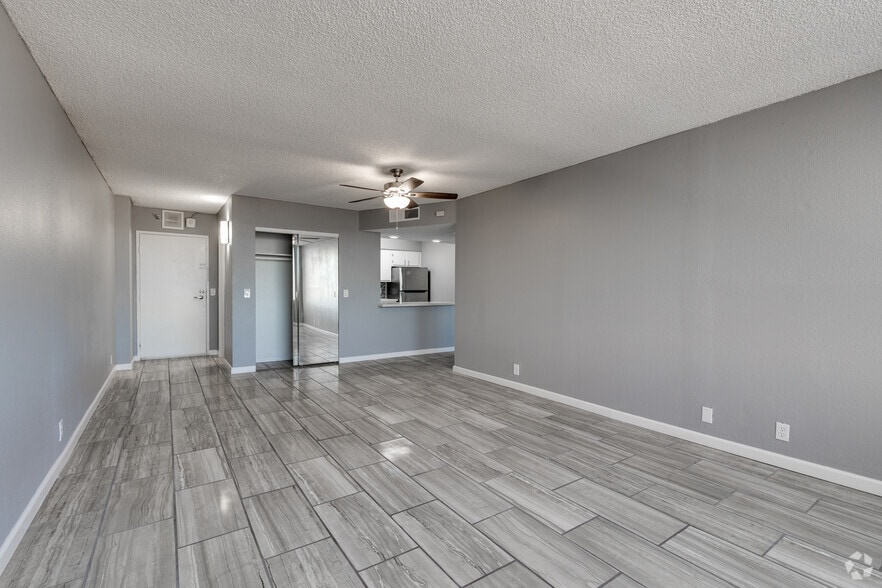 1 BR, 1.5 BA - 850 SF - Mark 1 Apartments