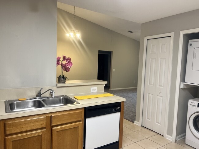 Building Photo - 6100 Maggies Cir