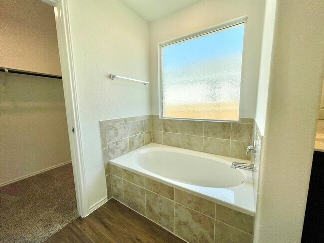 Building Photo - 3208 Kenner Dr