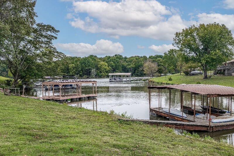 Building Photo - 204 Edgewater Dr