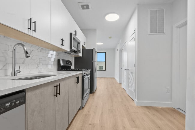 Building Photo - 407 Highland Ave