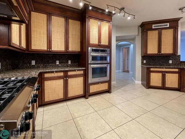 Building Photo - 4241 N Ocean Blvd