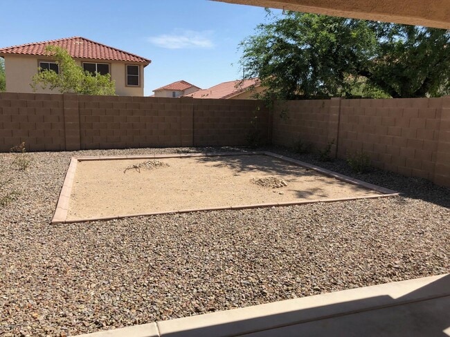 Building Photo - 22821 W Cantilever St