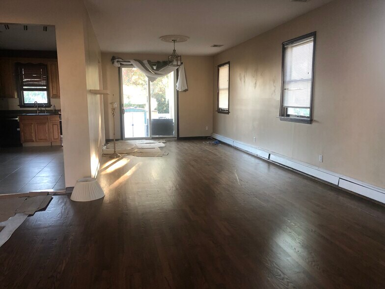 Dining room to deck - 2870 Woods Ave